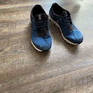 On Cloud Mens running shoes size 10.5